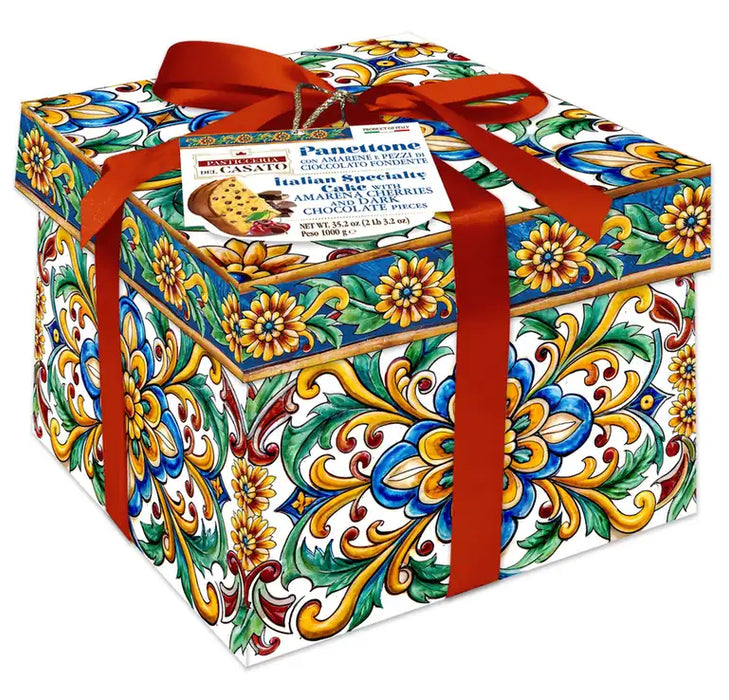 Panettone pyragas su tamsaus šokolado gabaliukais ir amarena vyšniomis, dežutėje, 1 kg